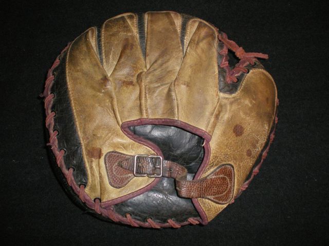 A.J. Reach Catchers Mitt 5 Back